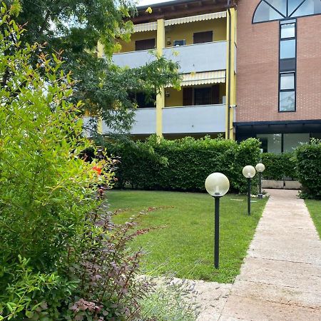 La Lanterna - Appartamenti In Residence Con Piscina 代森扎诺-德尔加达 外观 照片