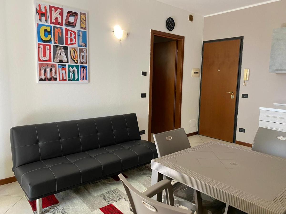 La Lanterna - Appartamenti In Residence Con Piscina 代森扎诺-德尔加达 外观 照片