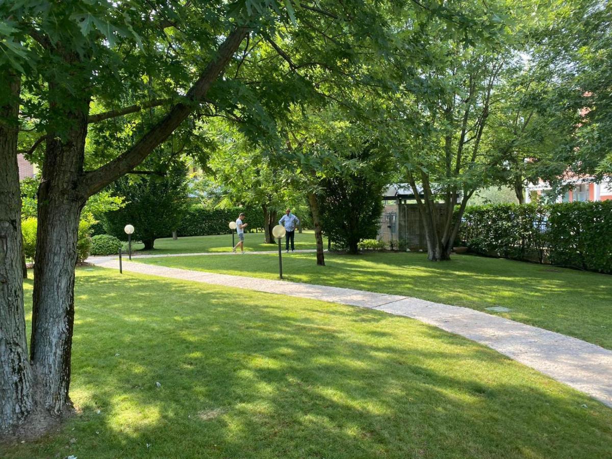 La Lanterna - Appartamenti In Residence Con Piscina 代森扎诺-德尔加达 外观 照片