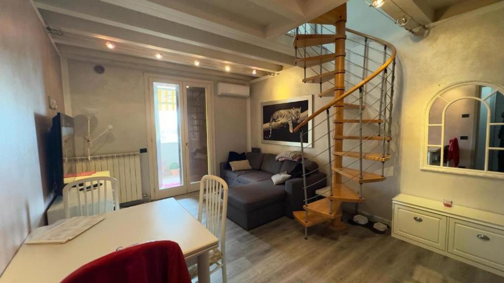 La Lanterna - Appartamenti In Residence Con Piscina 代森扎诺-德尔加达 外观 照片