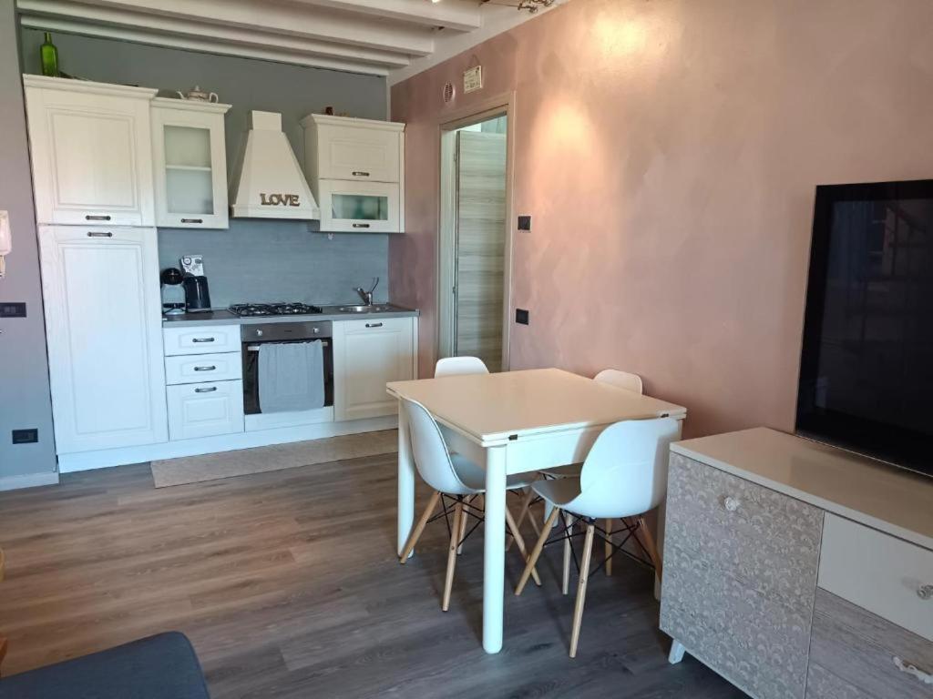 La Lanterna - Appartamenti In Residence Con Piscina 代森扎诺-德尔加达 外观 照片